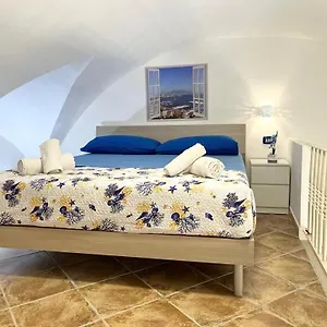 oikos-guest-house.hotels-amalfi.com/